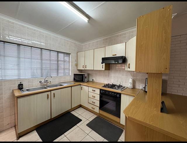 2 BEDROOM TOWNHOUSE FOR SALE IN ARCON PARK
